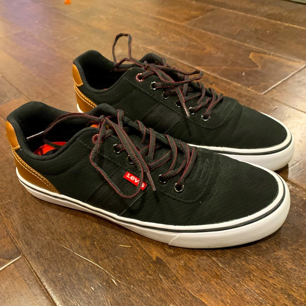 Levi’s black Tennis shoes